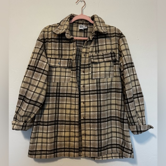 Princess Polly Jackets & Blazers - Princess Polly Tan and Black Plaid shacket button up Jacket size 4 medium fit